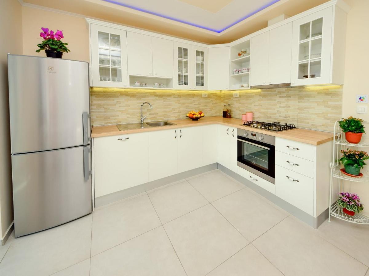 Holiday Home Lara By Interhome Omiš Esterno foto