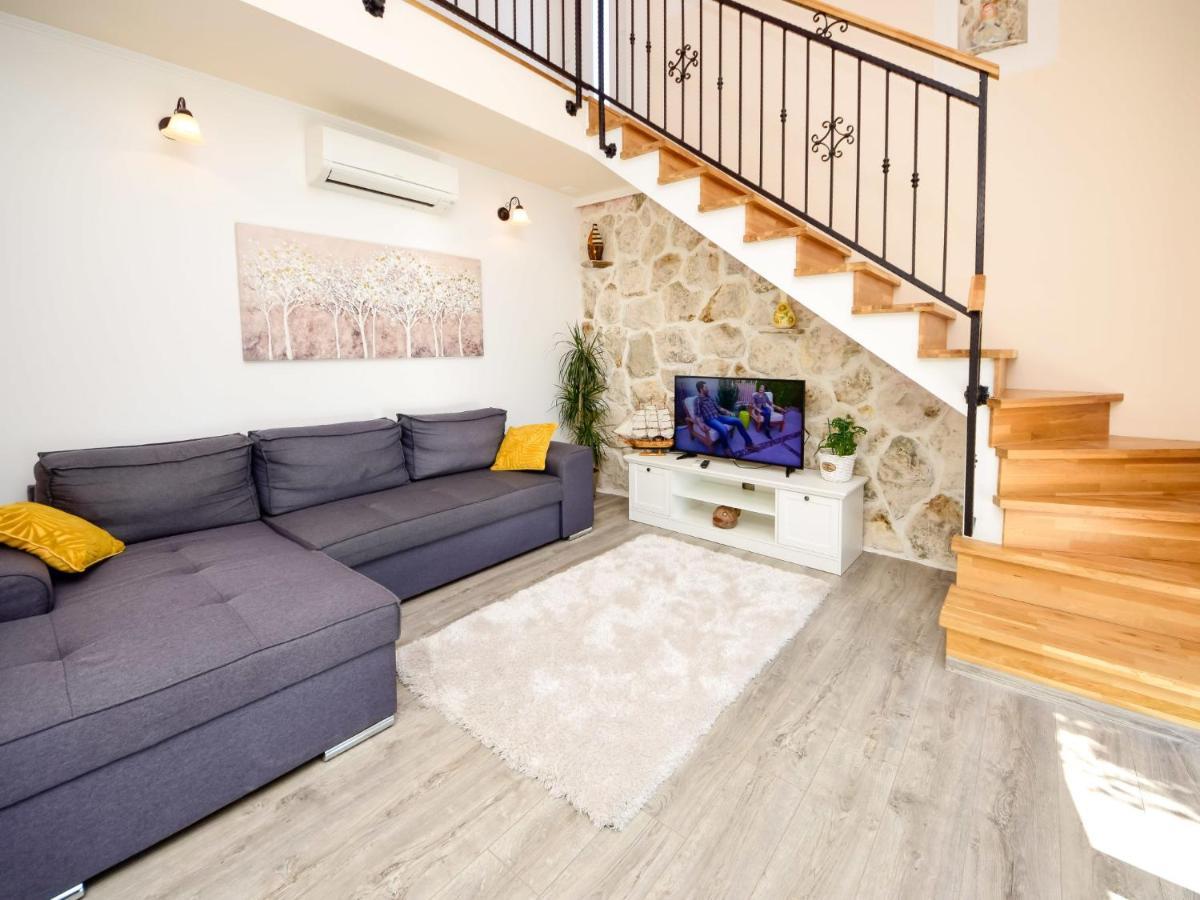 Holiday Home Lara By Interhome Omiš Esterno foto